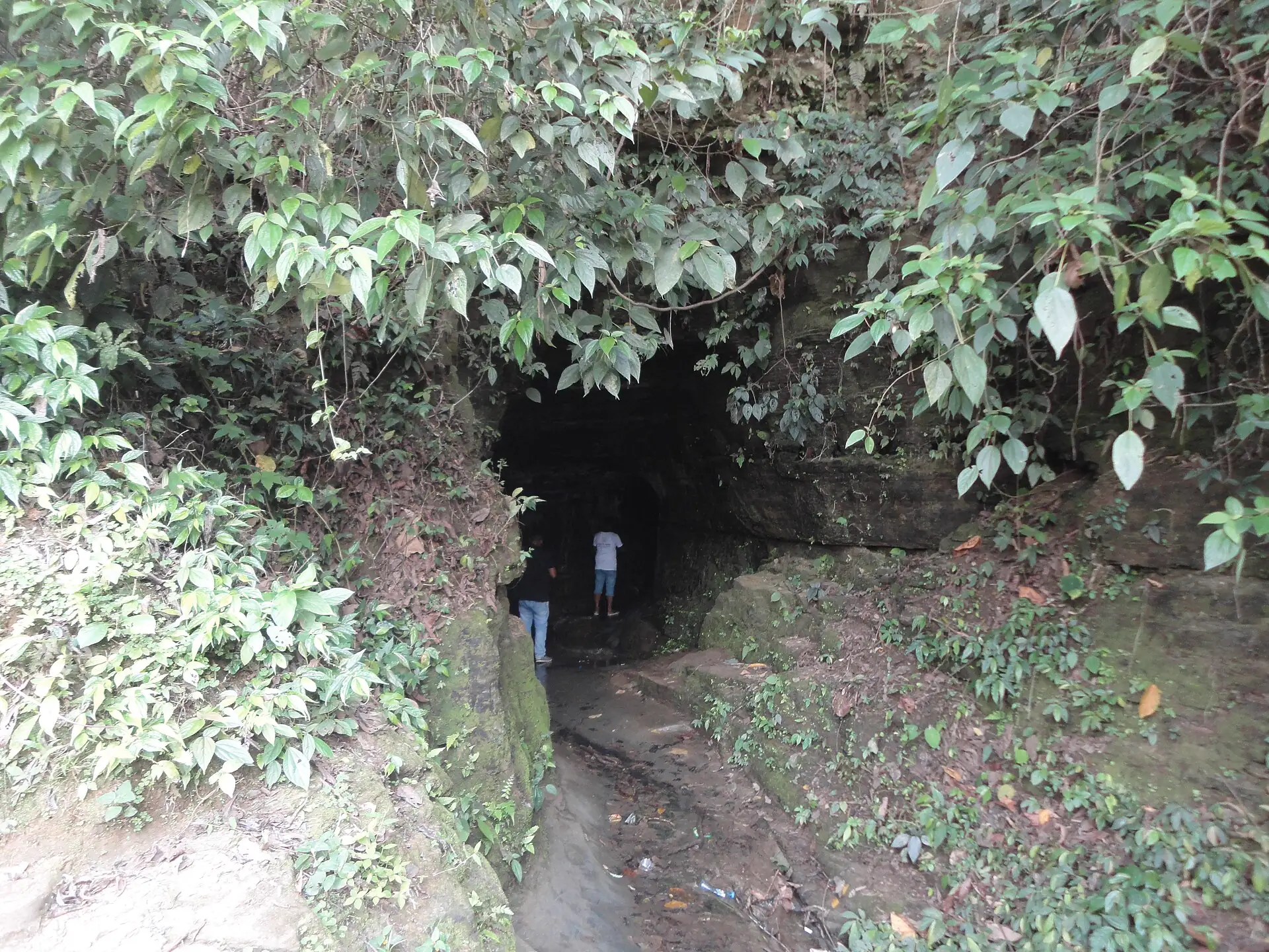 খাগড়াছড়ির আলুটিলা গুহার মুখ
